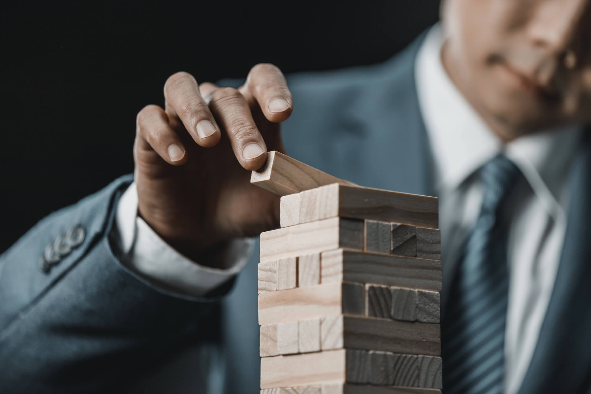 Jenga Anzug Mann Bauklötze
